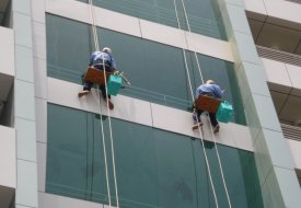 Bảng giá dịch vụ vệ sinh kính tòa nhà của Dana Hoàn Mỹ