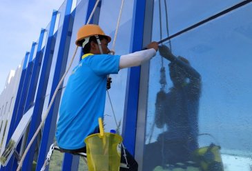 Dịch vụ vệ sinh kính
